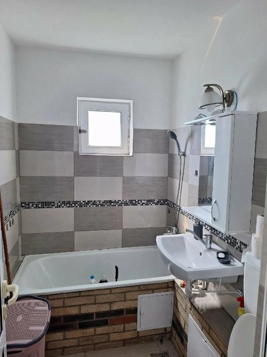APARTAMENT 3 CAMERE DECOMANDAT, BAZA 3