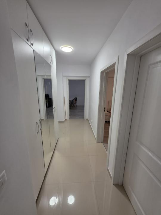 Apartament 3 camere decomandat  zona  Rond Păcurari, parcare inclusa