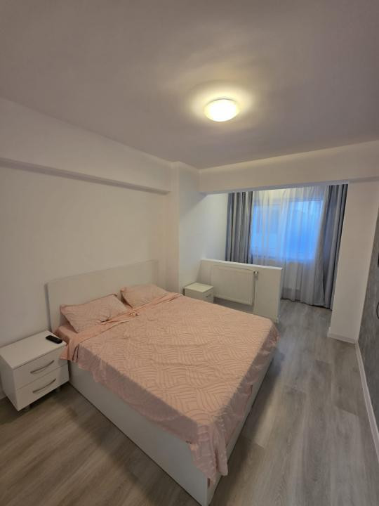 Apartament 3 camere decomandat  zona  Rond Păcurari, parcare inclusa