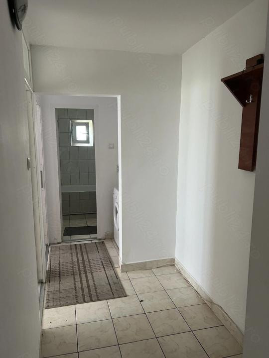 APARTAMANT 3 CAMERE DECOMANDAT,CANTA,70 MP, BLOC NOU, PARCARE INCLUSA