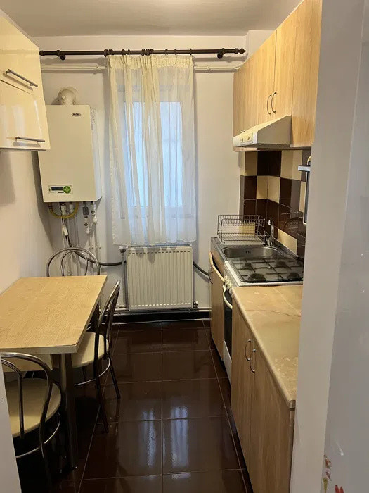 APARTAMENT 2 CAM , SEMIDECOMANDAT, ETAJ 3, MIRCEA CEL BATRAN, PARCARE