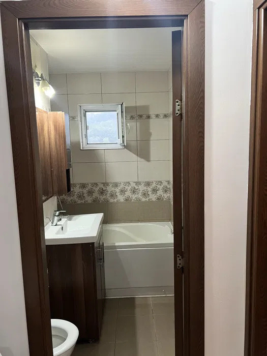 APARTAMENT 2 CAM , SEMIDECOMANDAT, ETAJ 3, MIRCEA CEL BATRAN, PARCARE