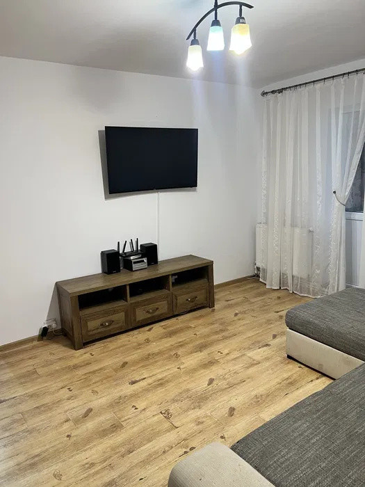 APARTAMENT 2 CAM , SEMIDECOMANDAT, ETAJ 3, MIRCEA CEL BATRAN, PARCARE