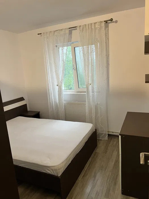 APARTAMENT 2 CAM , SEMIDECOMANDAT, ETAJ 3, MIRCEA CEL BATRAN, PARCARE