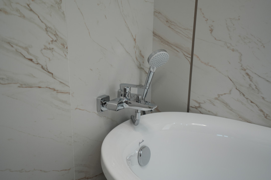 APARTAMENT 3 CAMERE DECOMANDAT MOBILAT, BLOC NOU, LUX