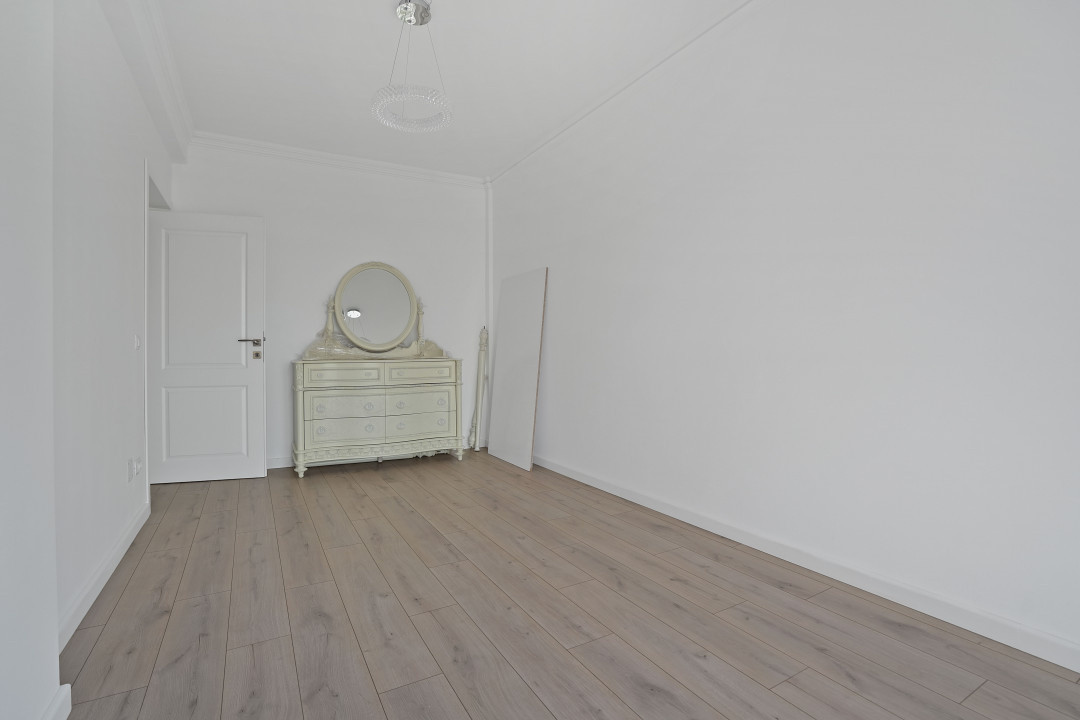 APARTAMENT 3 CAMERE DECOMANDAT MOBILAT, BLOC NOU, LUX