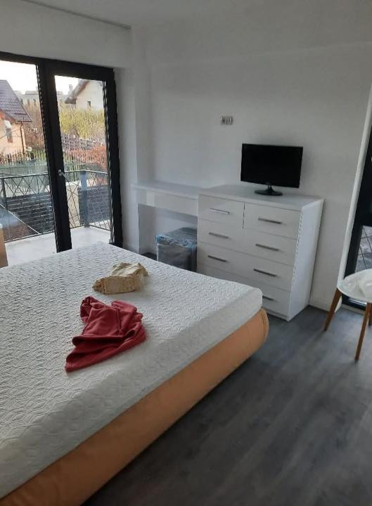 Apartament 3 camere, decomandat,mobilat, bloc nou, intabulat, et.1, Parcare, CUG