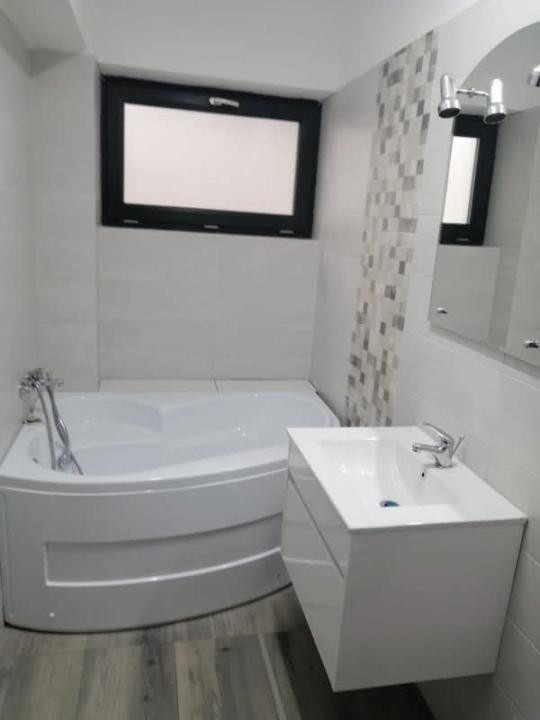 Apartament 3 camere, decomandat,mobilat, bloc nou, intabulat, et.1, Parcare, CUG