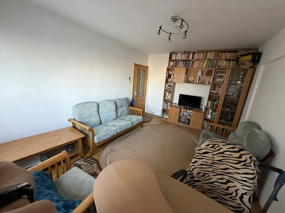 APARTAMENT 3 CAMERE DECOMANDAT  ET 4 DIN 7, SOCOLA, MOBILAT SI UTILAT