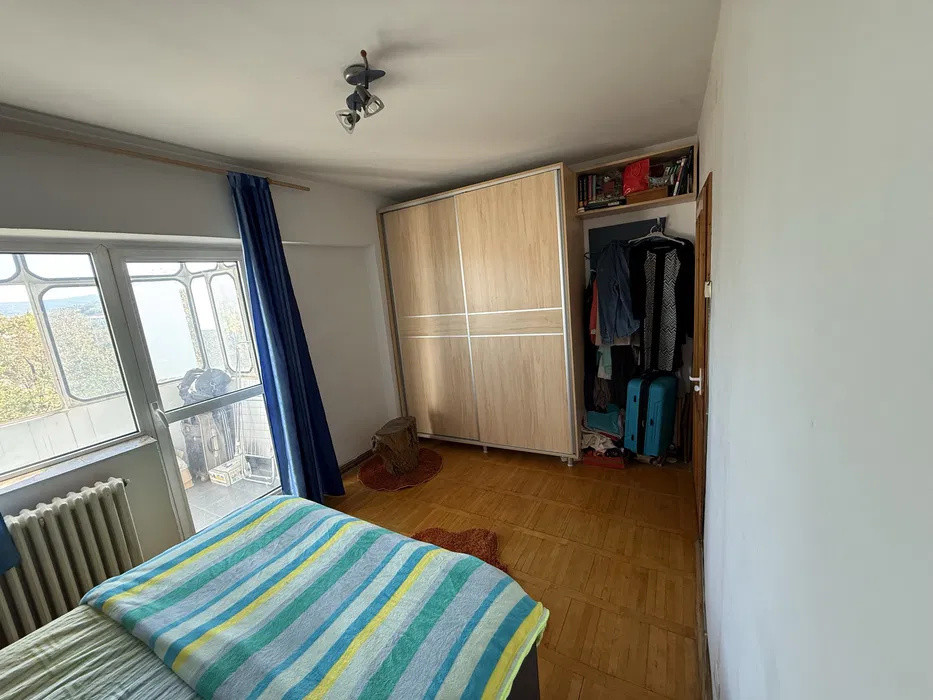 APARTAMENT 3 CAMERE DECOMANDAT  ET 4 DIN 7, SOCOLA, MOBILAT SI UTILAT