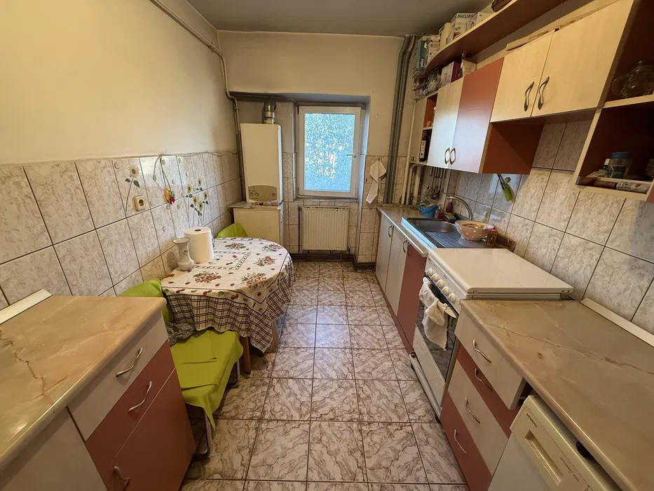APARTAMENT 3 CAMERE DECOMANDAT  ET 4 DIN 7, SOCOLA, MOBILAT SI UTILAT