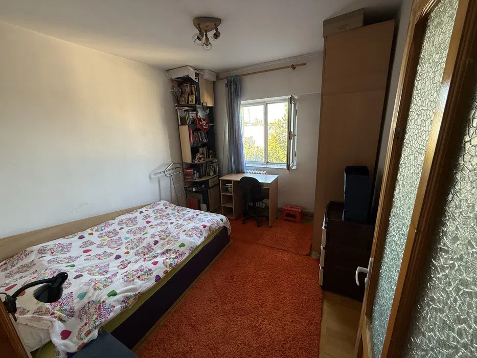 APARTAMENT 3 CAMERE DECOMANDAT  ET 4 DIN 7, SOCOLA, MOBILAT SI UTILAT