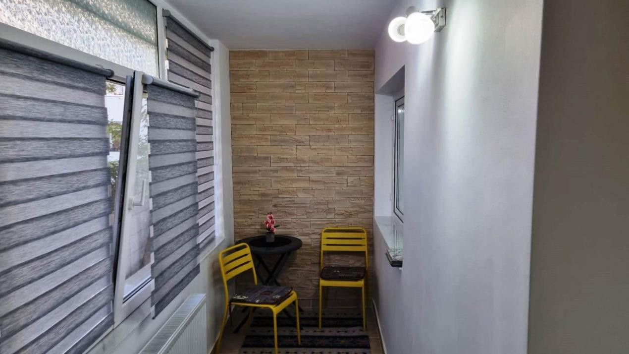 AP. 2 CAMERE,DECOMANDAT, MOBILAT, UTILAT, RENOVAT, FARA RISC, NICOLINA-CLOPOTARI