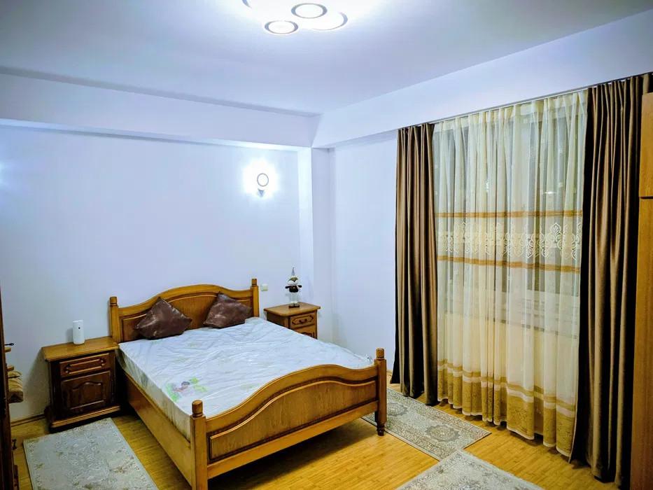 APARTAMENT CU 3 CAMERE SEMICENTRAL, 80 MP, DECOMANDAT, PARCARE PRIVATA INCLUSA 