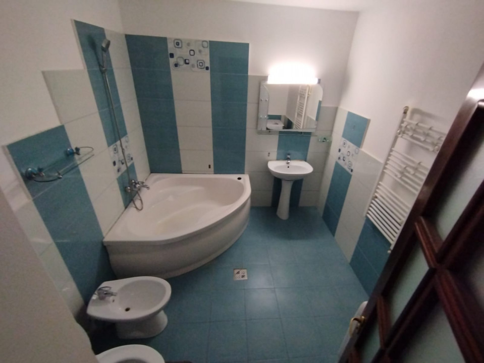 Apartament 3 camere, 2 bai, zona Oancea