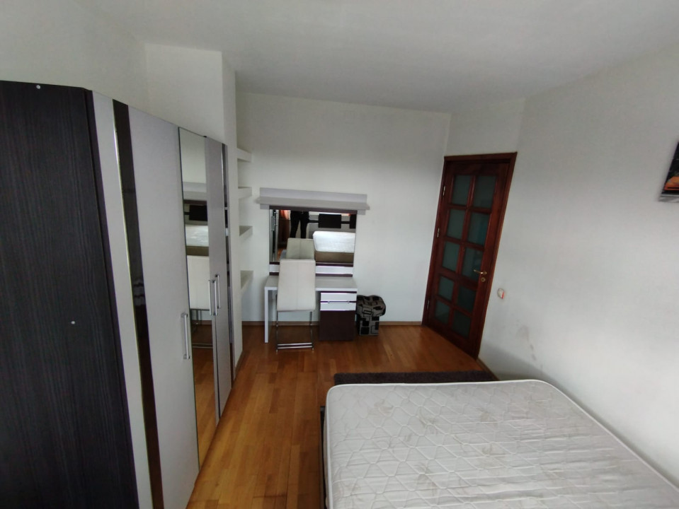 Apartament 3 camere, 2 bai, zona Oancea