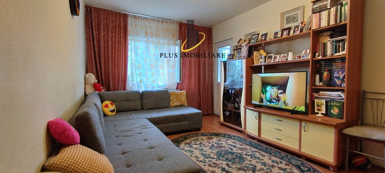 Apartament 3 camere Decomandat, Podul de Fier, et. 3/4