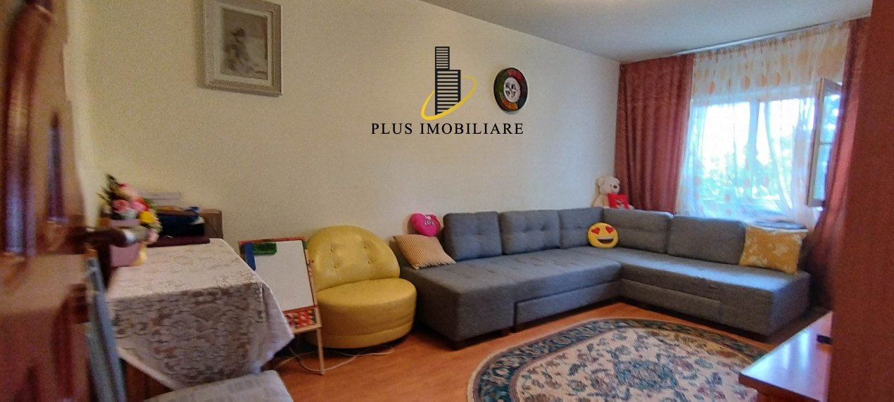 Apartament 3 camere Decomandat, Podul de Fier, et. 3/4