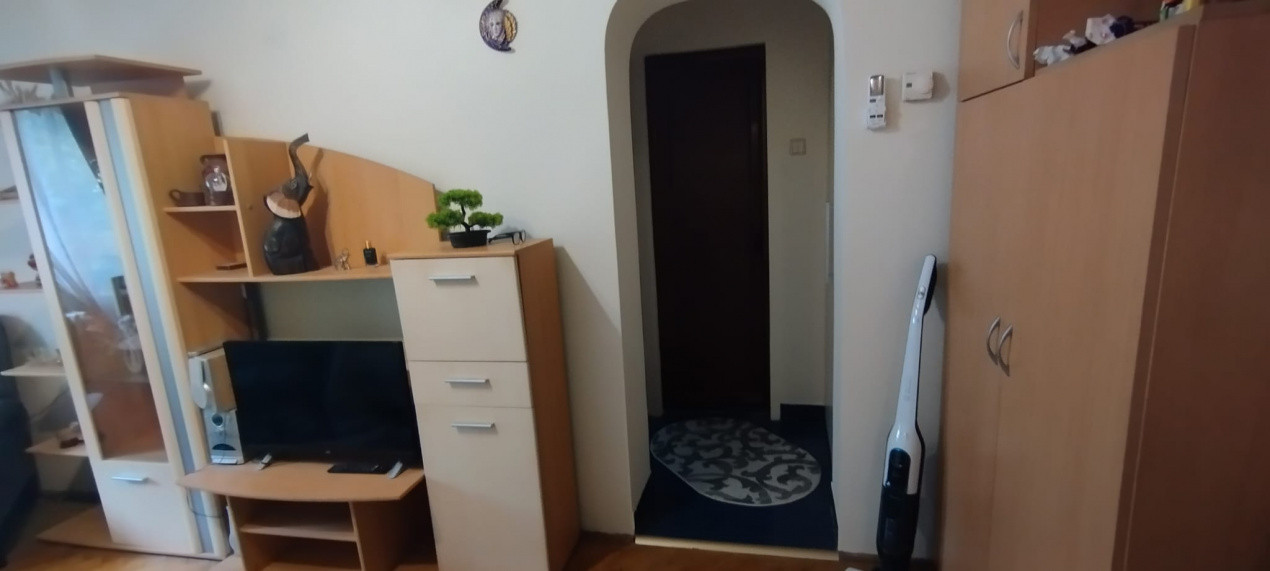 APARTAMENT 2 CAMERA, SEMIDECOMANDAT, MOBILAT SI UTILAT, PODU ROS