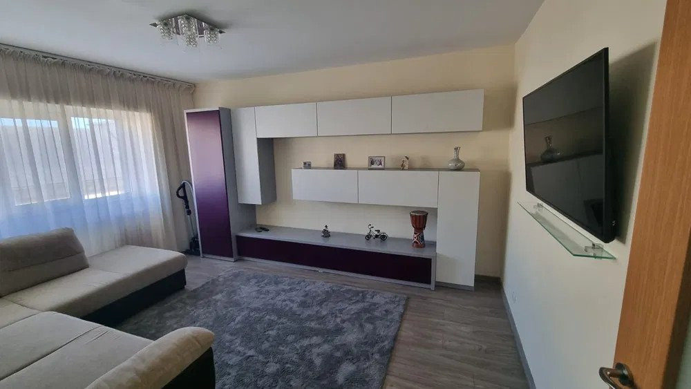 APARTAMENT 2 CAMERE, DECOMANDAT, MOBILAT SI UTILAT