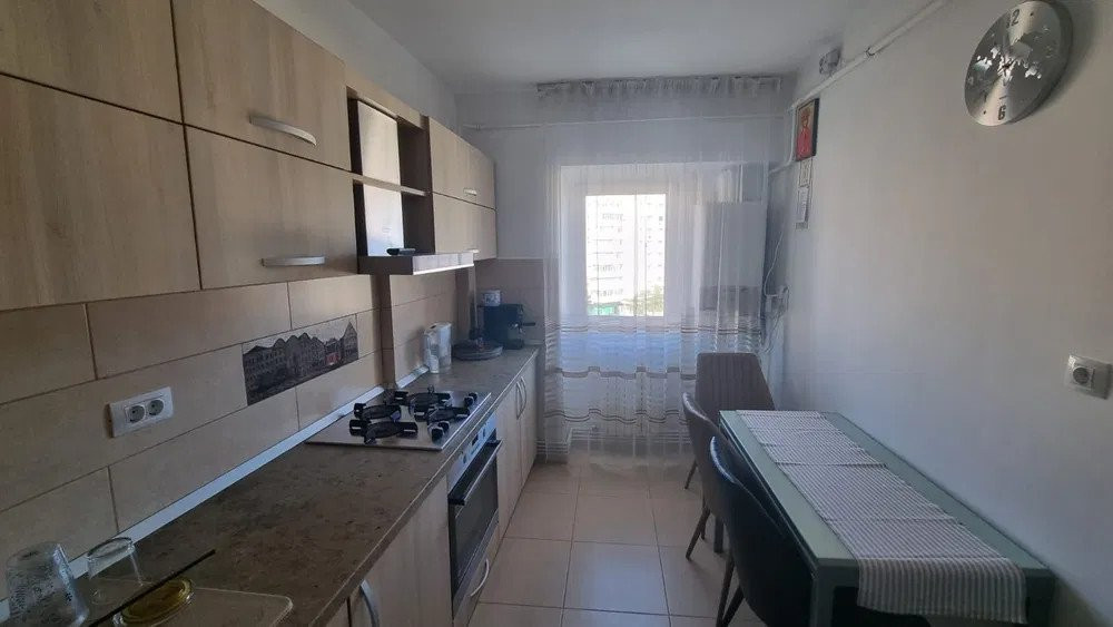 APARTAMENT 2 CAMERE, DECOMANDAT, MOBILAT SI UTILAT