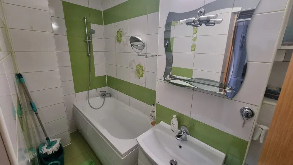 APARTAMENT 2 CAMERE, DECOMANDAT, MOBILAT SI UTILAT