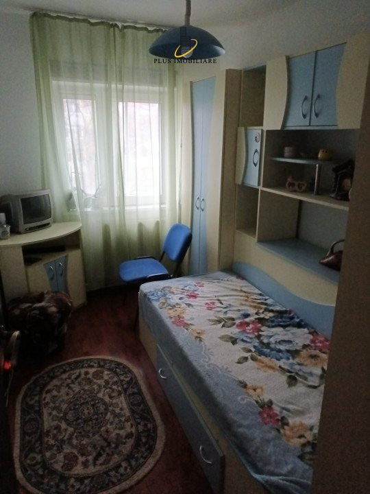 Apartament 3 camere decomandat ideal locuit Pacurari-Petru Poni