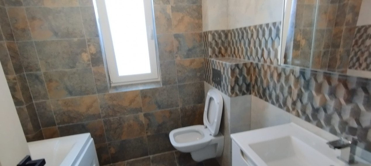 APARTAMENT 3 CAMERE, DECOMANDAT, BOC TIP VILA, NOU, ETAJ 1