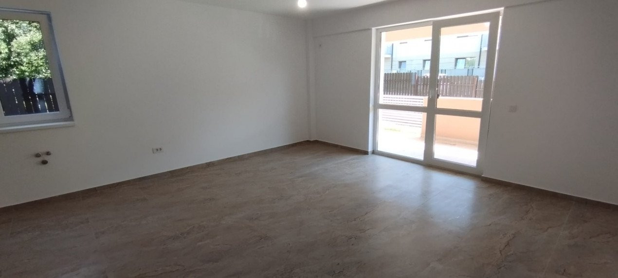 APARTAMENT 3 CAMERE, DECOMANDAT, BLOC TIP VILA, NOU, GRADINA 150 MP + TERASA