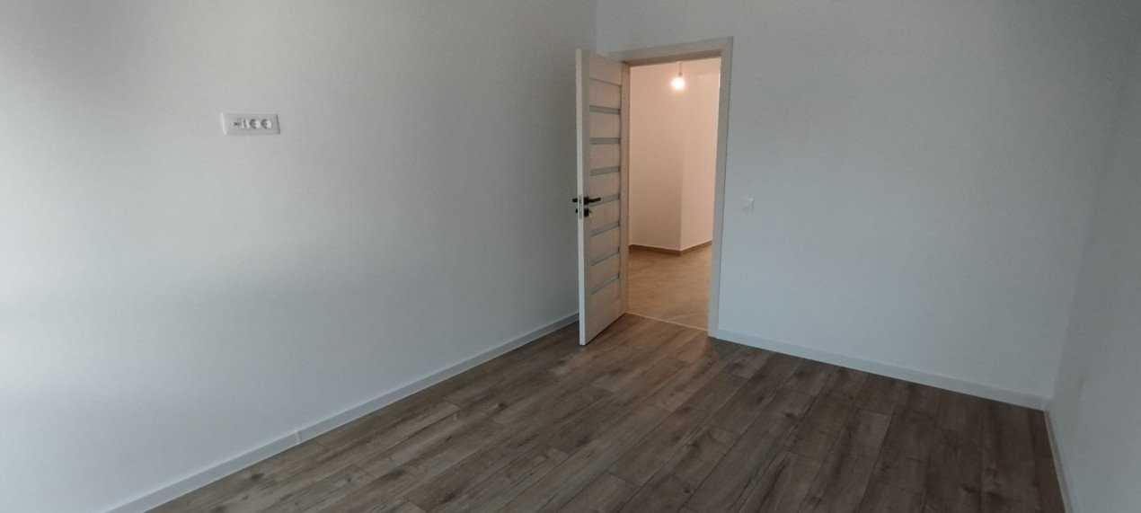 APARTAMENT 3 CAMERE, DECOMANDAT, BLOC TIP VILA, NOU, GRADINA 150 MP + TERASA