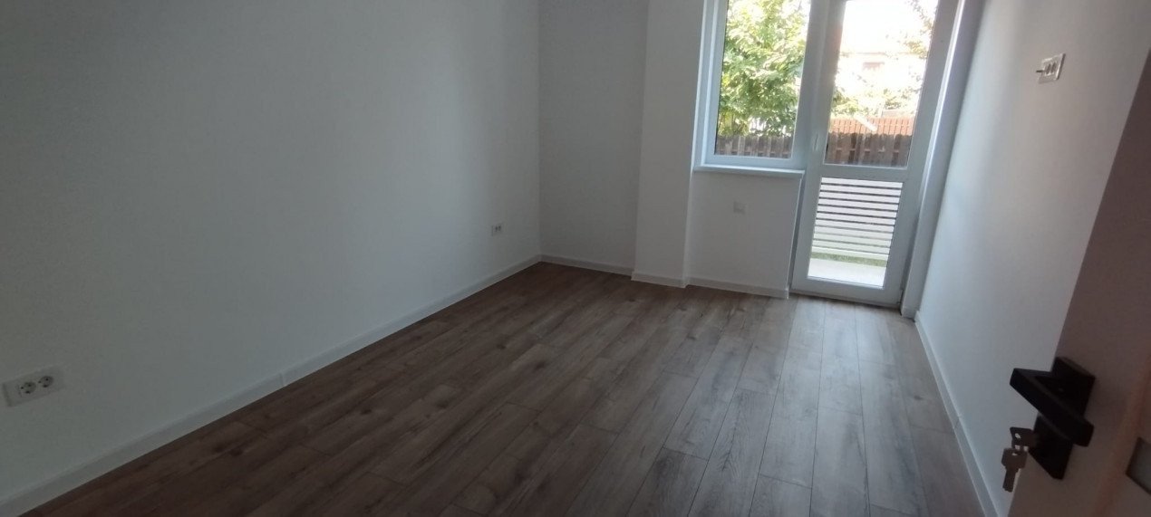 APARTAMENT 3 CAMERE, DECOMANDAT, BLOC TIP VILA, NOU, GRADINA 150 MP + TERASA