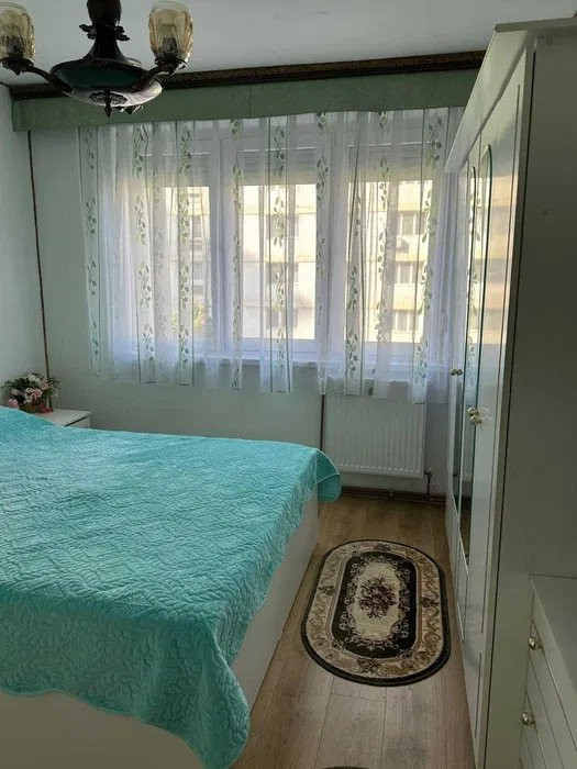 APARTAMENT 3 CAMERE, DECOMANDAT, ETAJ 2 DIN 4 , ULTRACENTRAL